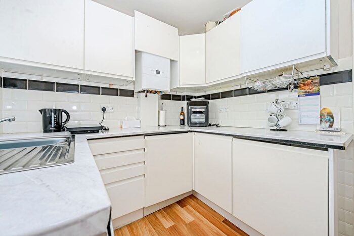2 Bedroom Bungalow For Sale In Gooseberry Hill, Luton, Bedfordshire, LU3
