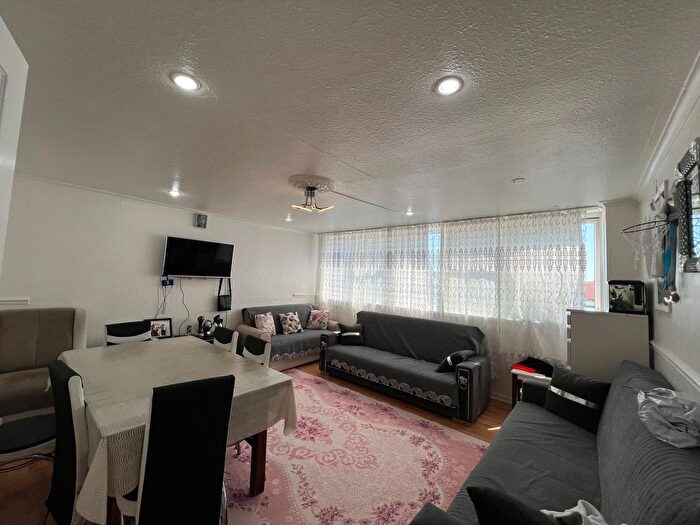 3 Bedroom Maisonette For Sale In Ayley Croft, Enfield, EN1