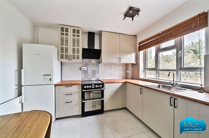 1 Bedroom Flat To Rent In St Pancras Court, High Road, London, N2