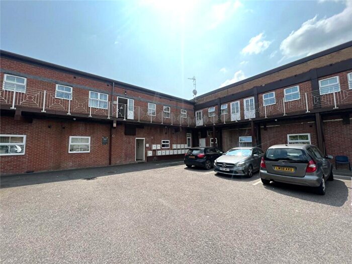 2 Bedroom Flat To Rent In Vauxhall Street, Dudley, West Midlands, DY1