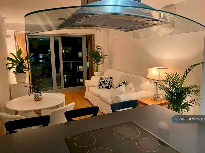 1 Bedroom Flat To Rent In Bridges Court Road, Wandsworth, London, SW11