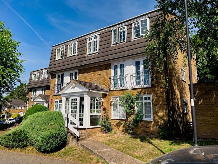 1 Bedroom Flat For Sale In Crofton Way, Enfield, EN2