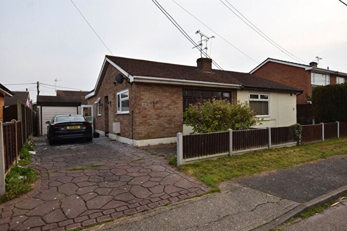 2 Bedroom Bungalow To Rent In Newlands Road, Canvey Island, Essex, SS8