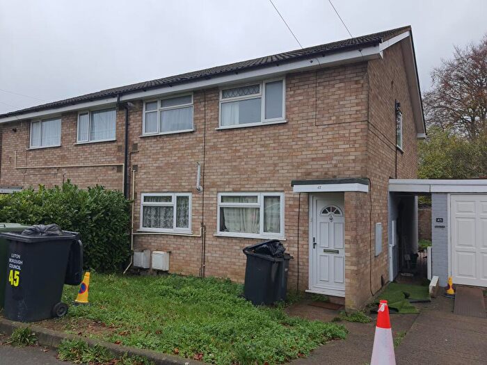 2 Bedroom Maisonette To Rent In Strangers Way, Luton, LU4