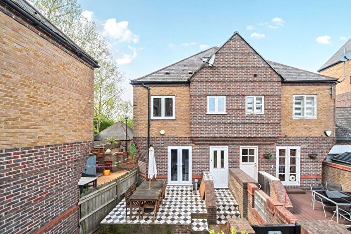 3 Bedroom End Of Terrace House For Sale In Trafalgar Close, London, SE16