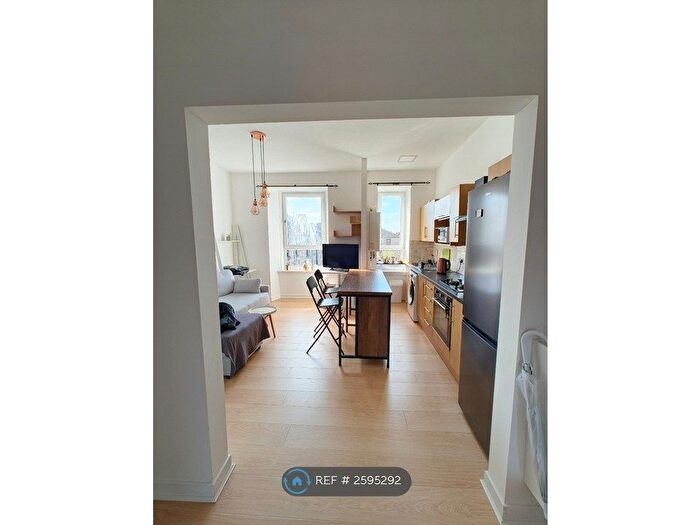 2 Bedroom Flat To Rent In Coplaw Street, Glasgow, G42