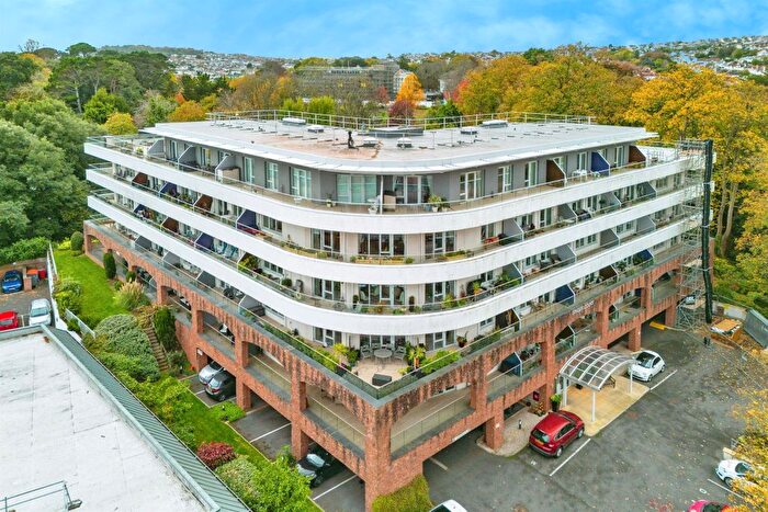 2 Bedroom Flat For Sale In Manor Crescent, Paignton, TQ3