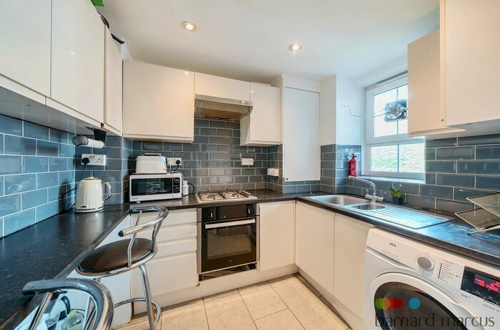 3 Bedroom Flat To Rent In Rockingham Street, London, SE1