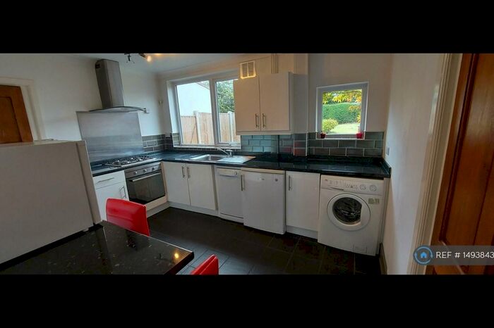 3 Bedroom Semi-Detached House To Rent In Hadbury Road, Nottinghamshire, NG5