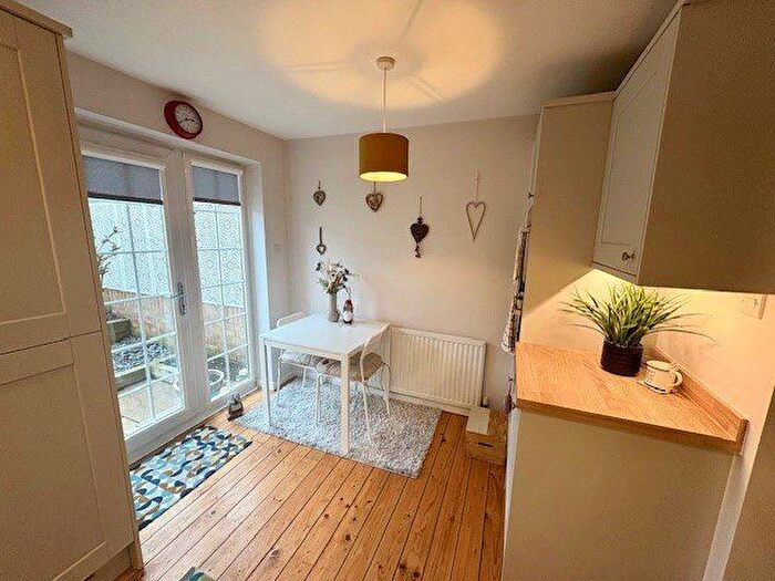 3 Bedroom Detached House For Sale In Willingham Gardens, Sothall, Sheffield, South Yorkshire, S20