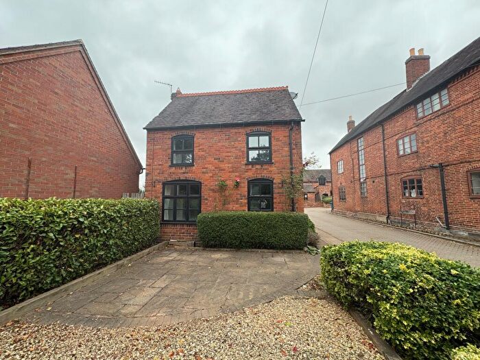 2 Bedroom House To Rent In Manor Lodge, Haunton, Tamworth, B79