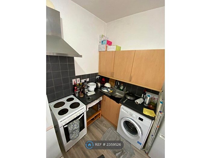 1 Bedroom Flat To Rent In Cassio Road, Watford, WD18