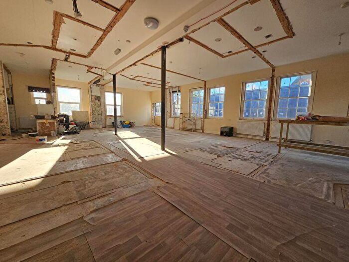 Detached House To Rent In Northwold Road, London, N16