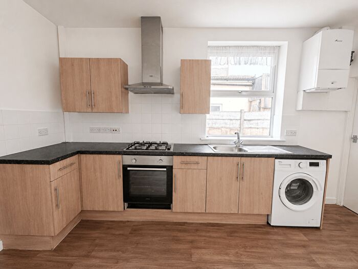 4 Bedroom Semi-Detached House To Rent In Swinderby Road, Wembley, HA0