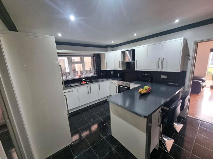 4 Bedroom Detached House For Sale In The Chase, Rayleigh, Essex, SS6