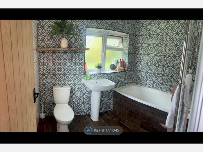 3 Bedroom Semi-Detached House To Rent In Charters Way, Ascot, SL5