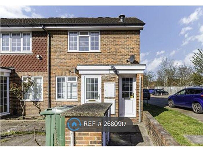1 Bedroom Maisonette To Rent In Stevens Close, Epsom, KT17