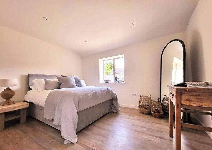 2 Bedroom Flat To Rent In Albert Road, London, SE25