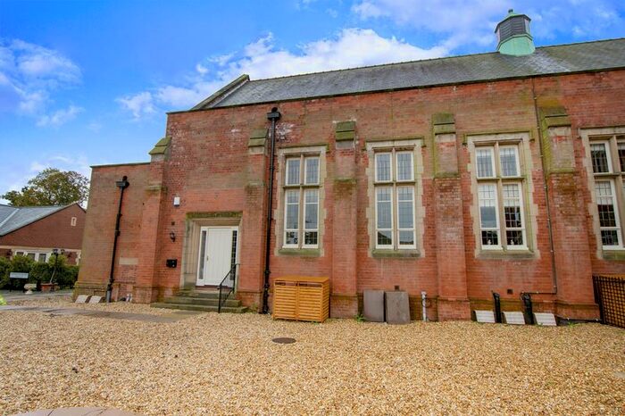 2 Bedroom Flat To Rent In The Old School, Burton Drive, Retford, DN22