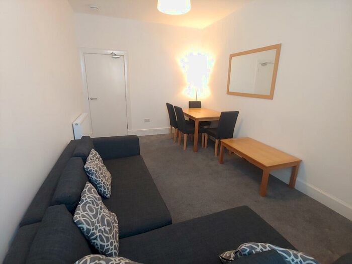 3 Bedroom Flat To Rent In Causewayside, Newington, Edinburgh, EH9