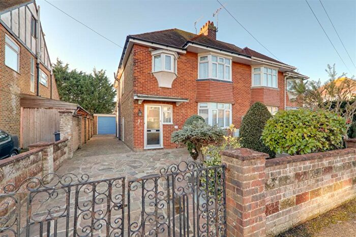 3 Bedroom Semi-Detached House For Sale In Evelyn Road, Worthing, BN14