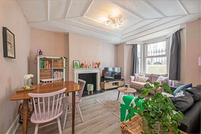 1 Bedroom Flat To Rent In Haldon Road, London, SW18