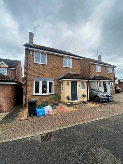 4 Bedroom House To Rent In Lampern Close, Billericay, CM12