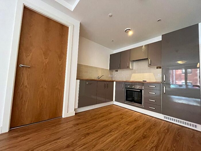 2 Bedroom Flat To Rent In Stretfod Road, Hulme, Manchester, M15