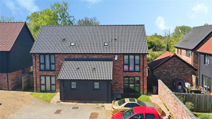 3 Bedroom Semi-Detached House For Sale In Goodrum Close, Ashwellthorpe, Norwich, Norfolk, NR16