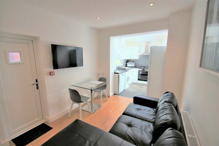 6 Bedroom Terraced House To Rent In Brailsford Road, Fallowfield, M14