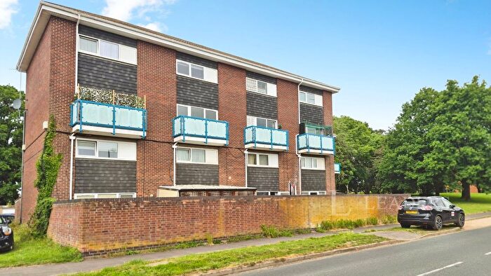 2 Bedroom Maisonette For Sale In Bishopsfield Road, Fareham, Hampshire, PO14