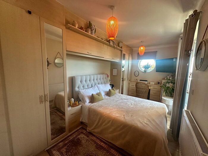 2 Bedroom Flat To Rent In Southbourne Road, Southbourne, Bournemouth, BH6