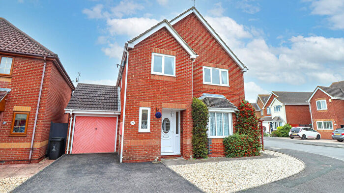 4 Bedroom Detached House To Rent In Copse Avenue, SN1