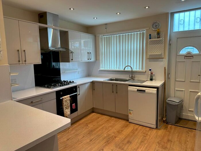 4 Bedroom Terraced House To Rent In Rugby Place, Bradford, BD7