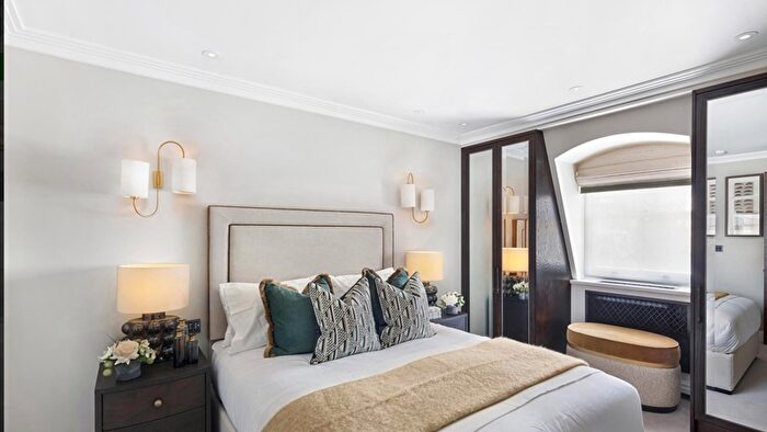 3 Bedroom Flat To Rent In Prince Of Wales Terrace, London, W8