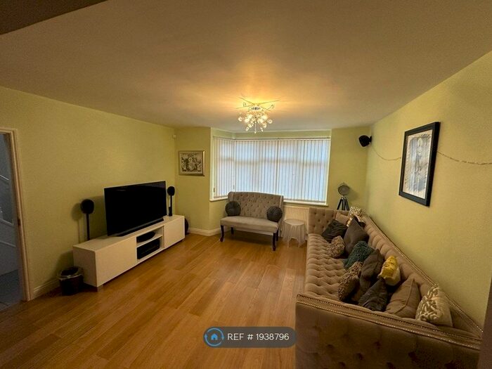 3 Bedroom Semi-Detached House To Rent In Woodcroft Crescent, Hillingdon, UB10