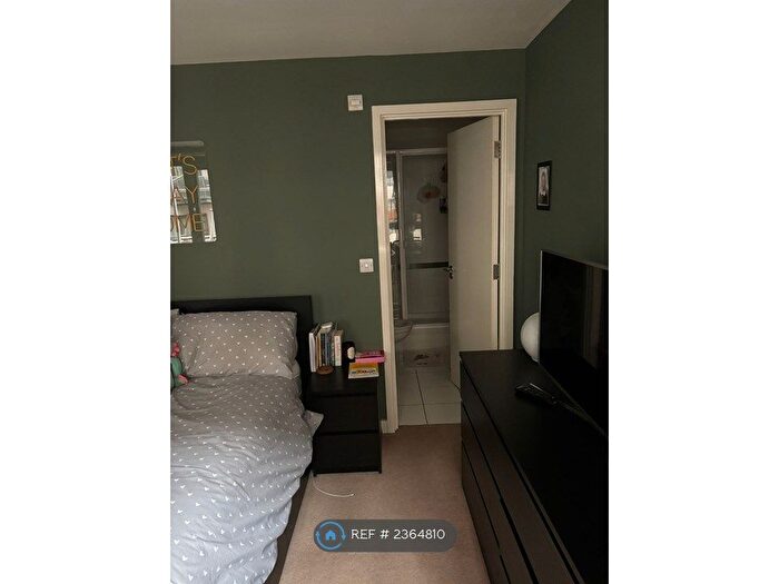 2 Bedroom Flat To Rent In Eden Grove, London, N7