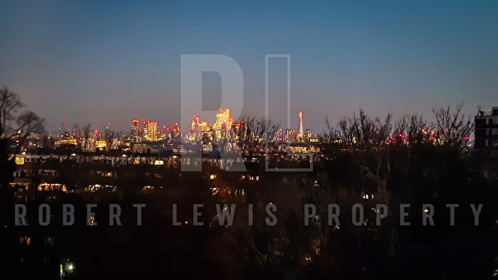 Studio To Rent In Avenue Road, London, N6