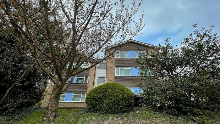 1 Bedroom Flat To Rent In Park Hill, Carshalton Beeches, Surrey., SM5