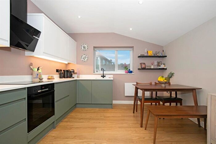 2 Bedroom Flat For Sale In Honey Hill Road, Bristol, BS15