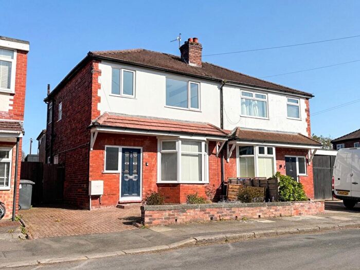 3 Bedroom Semi-Detached House For Sale In Oaklands Road, Swinton, M27