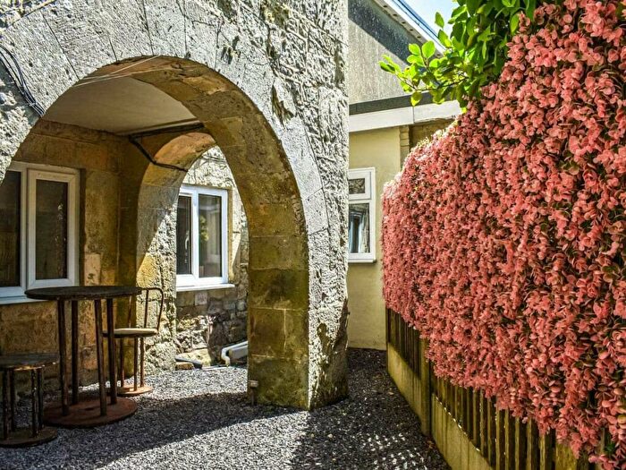 3 Bedroom Maisonette To Rent In Rectory Road, Niton, PO38