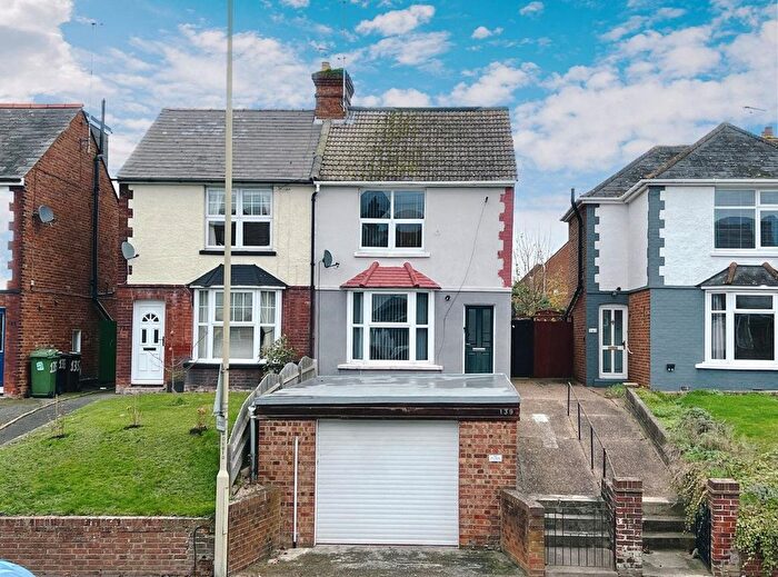 3 Bedroom Semi-detached House For Sale In Hythe Road, Ashford, TN24