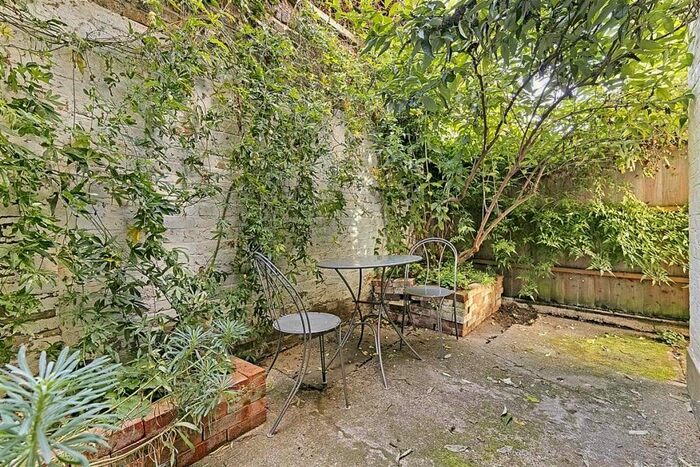 1 Bedroom Flat To Rent In Weiss Road, Putney, London, SW15