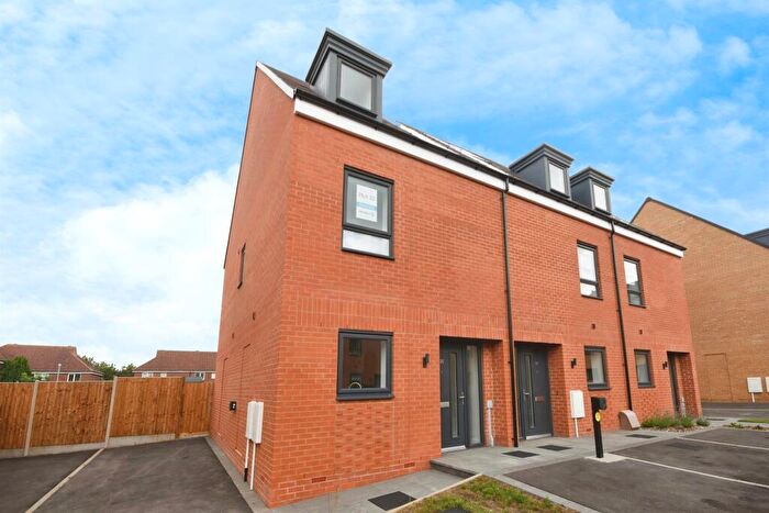 3 Bedroom Semi-Detached House For Sale In Ghyllgrove Close, Basildon, SS14