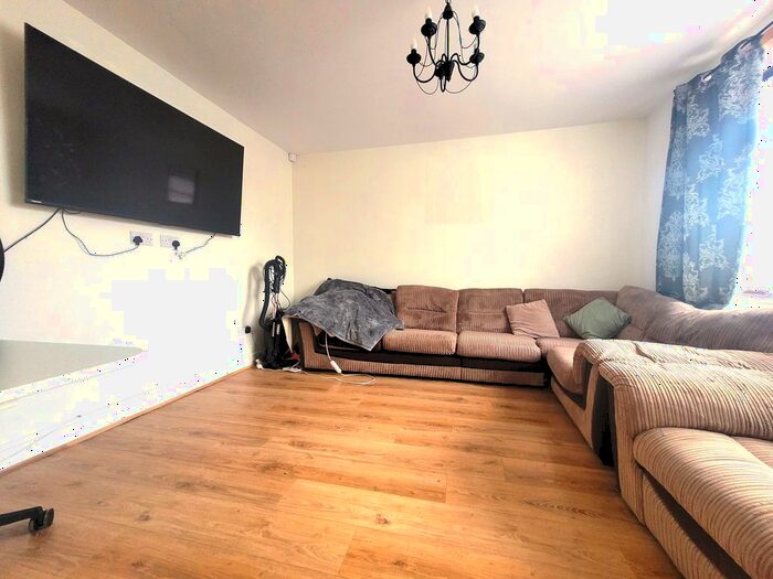 3 Bedroom Property To Rent In Pemberton Road, Slough, SL2