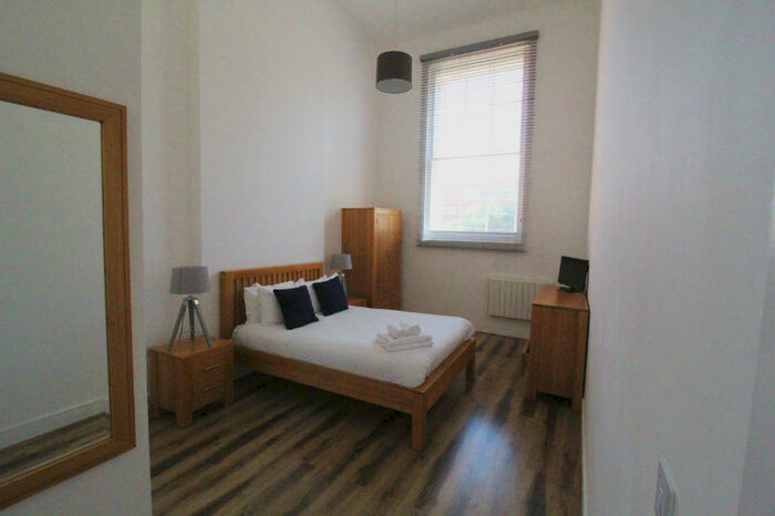 2 Bedroom Flat To Rent In Victoria Road, Swindon, Wiltshire, SN1