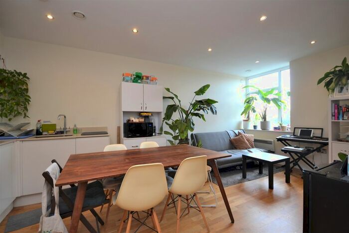 1 Bedroom Flat To Rent In High Street, Beckenham, BR3