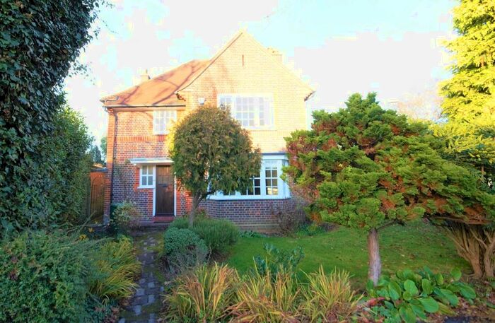 4 Bedroom Detached House To Rent In Evelyn Drive, Pinner, HA5