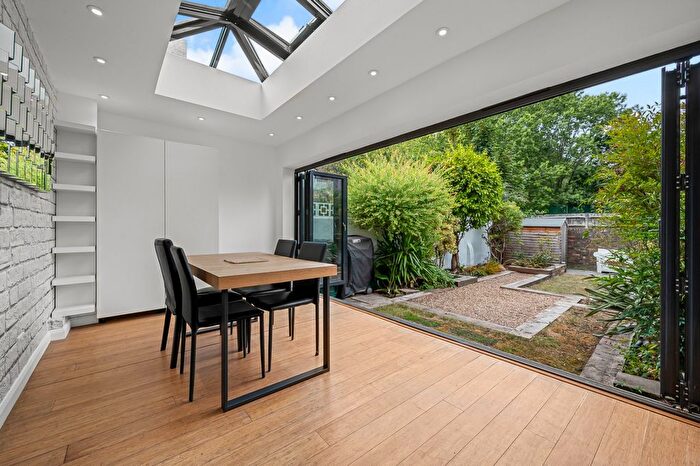 3 Bedroom Property For Sale In Matlock Street, Canary Wharf, E14